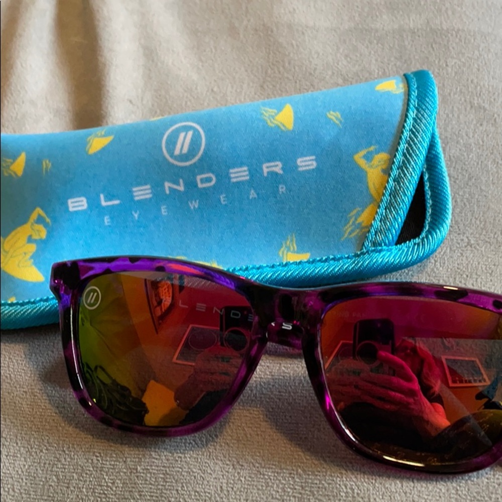 Blenders polarized sunglasses, never worn